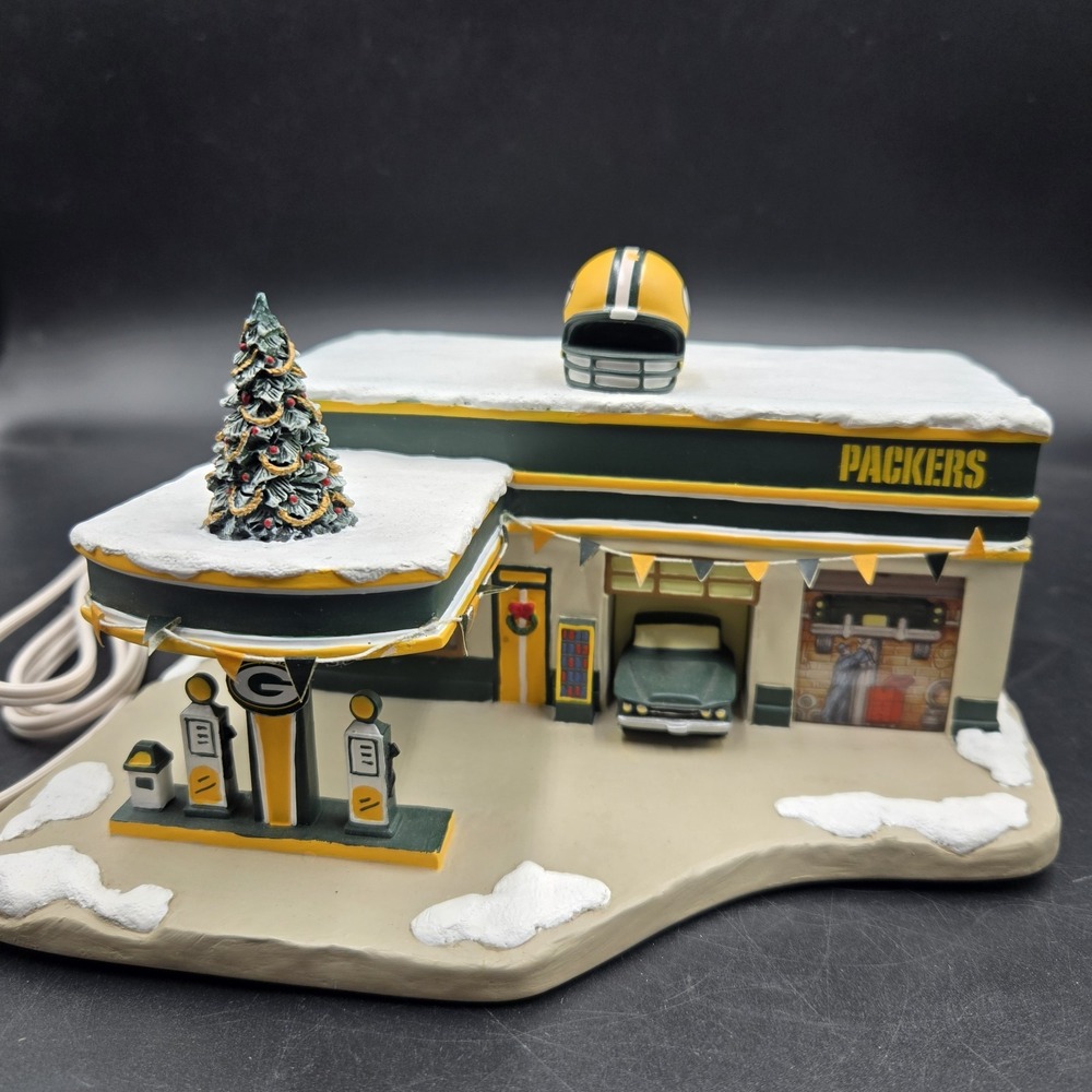 Green Bay Packers Christmas Village Service Station 2003 Hawthorne Village Works